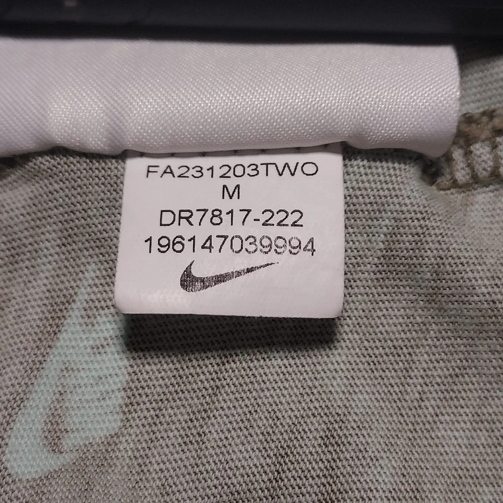 Nike All Over Print Swoosh T-Shirt Men's Size M Brown Olive Short Sleeve Graphic